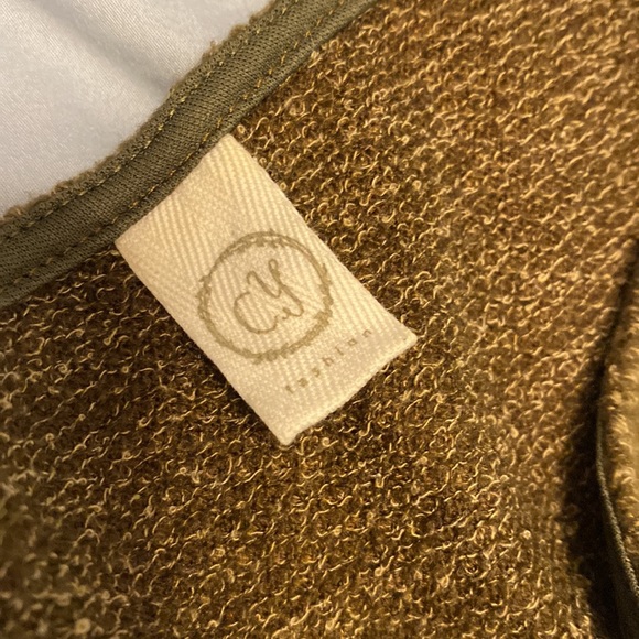 CY brand sweater size Large. Color Olive - Picture 2 of 4
